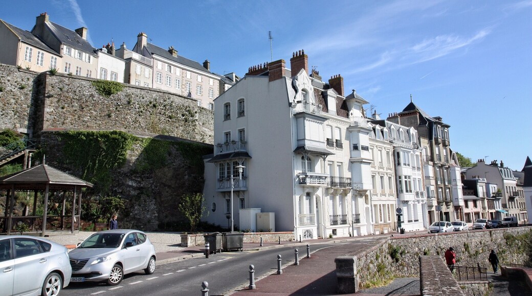 The height of the city . Nice houses