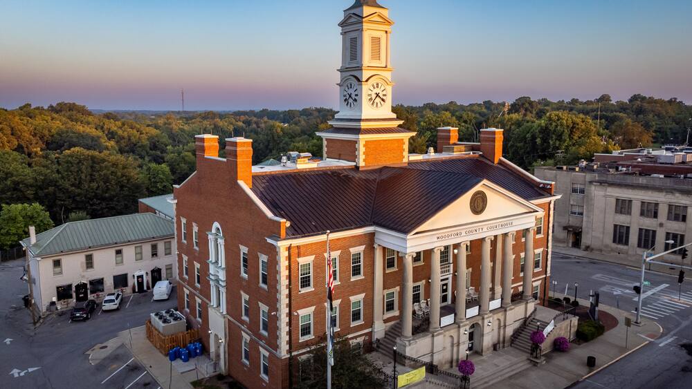 Woodford county courthouse in Versailles, KY during sunrise
