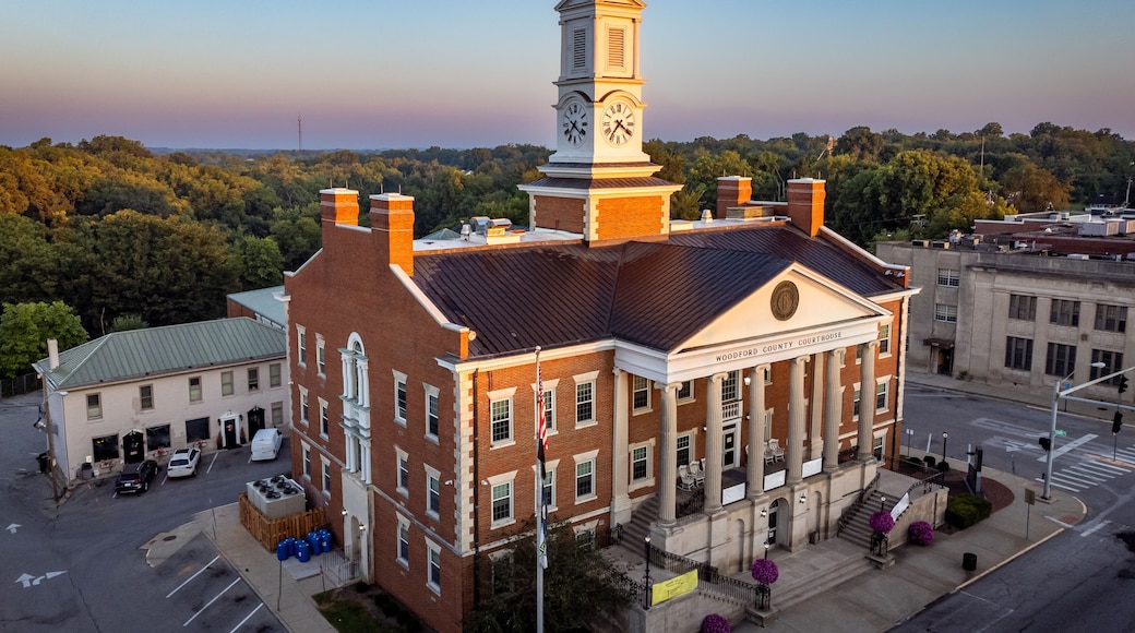 Woodford county courthouse in Versailles, KY during sunrise