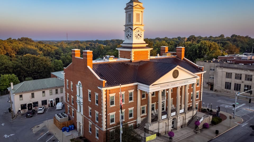 Woodford county courthouse in Versailles, KY during sunrise