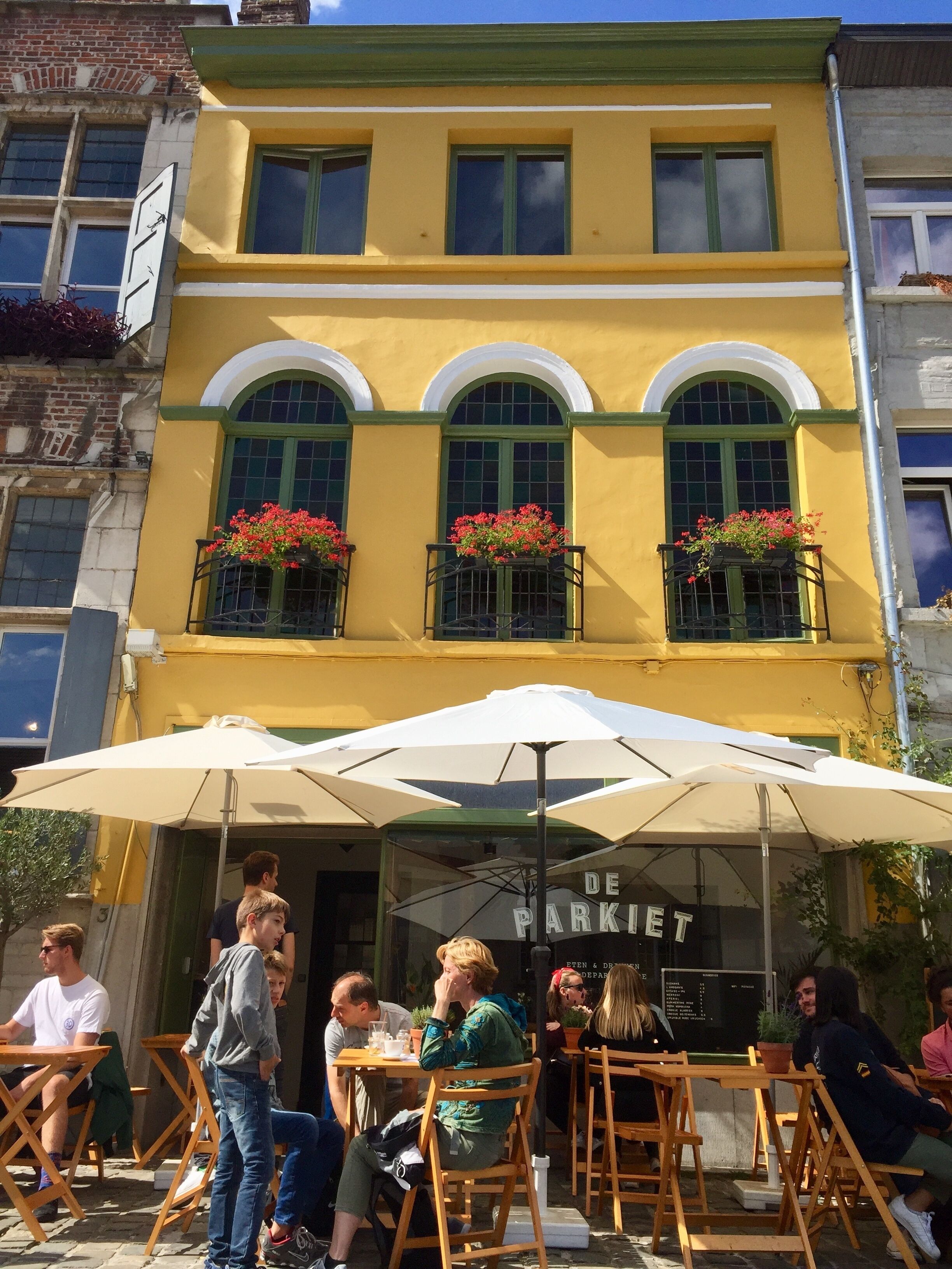 Great coffee shop with good food along the river