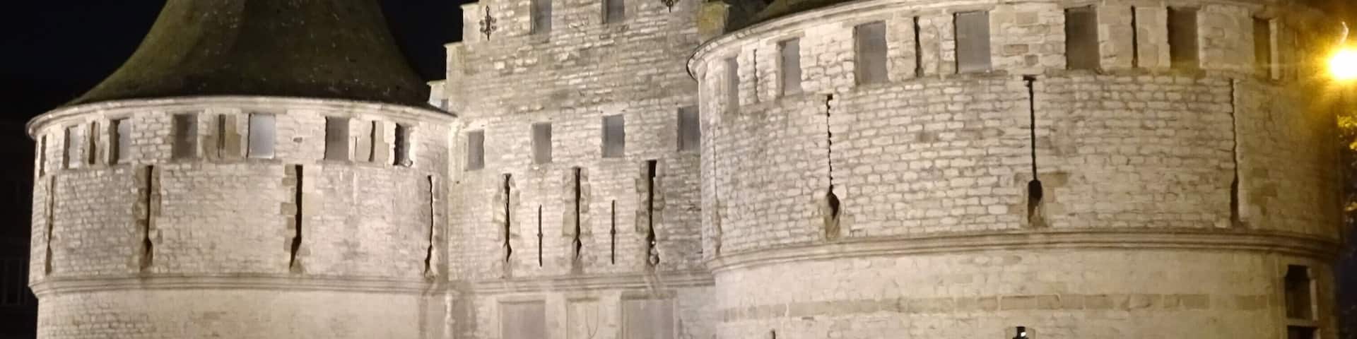 The Rabot (1491) is a water gate at the place where the Lieve-canal left the (medieval) city. #Ghent #Trovember #History