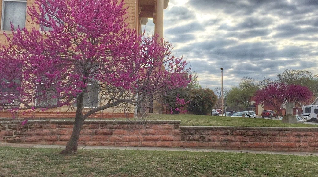Lots of clouds in Guthrie. 3/29/16