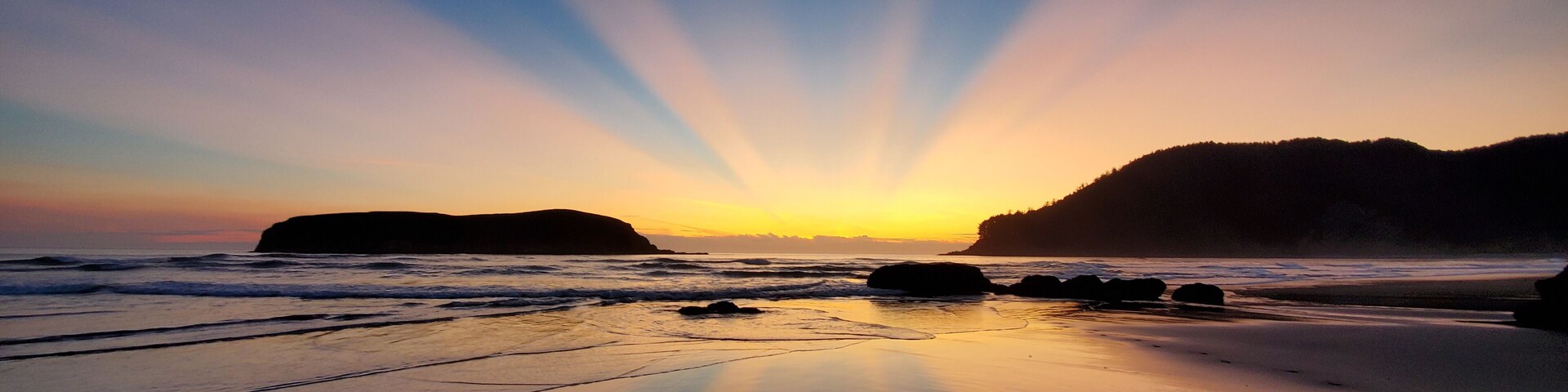 When the sun explodes in the sky for one of the most incredibly beautiful sunsets ever. #adventure #pnw #nofilter