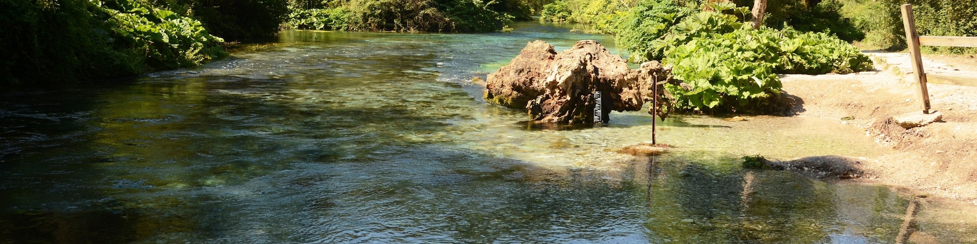 Source de lâĆil bleu (rĂ©gion de DelvinĂ«- Albanie)