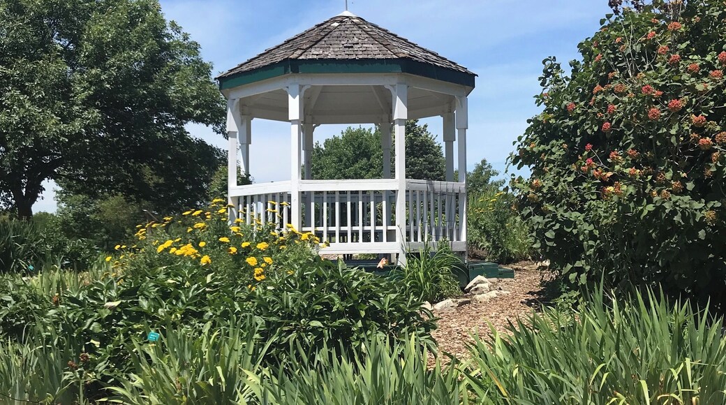 Pretty little gazebo for a little picnic.