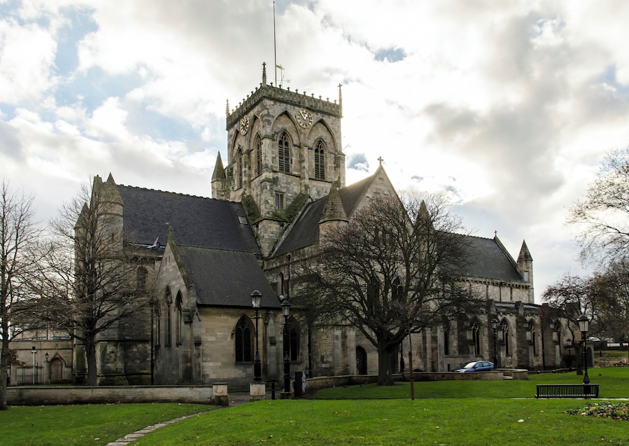 The church dates from the 13th century onwards, and is a large cruciate church which has had extensive restoration and rebuilding. It consists of a 13th century nave with aisles, north and south transepts, central tower, chancel with two bay north and south chapels, a south vestry and south porch. The central tower has two stages and has perpendicular tracery to the windows. There were originally eight bells, but now there are only four. The nave is of six bays with clerestory windows above, the roofs are 19th century.The piers date from the 14th century and is the crossing is dated 1365. The chancel is of three bays with a north Lady Chapel which was added by Bodley in 1906. This was built as a Memorial to Canon James Peter Young. There was originally a mediaeval Chapel here which was demolished around 1720. The stained-glass is by Leonard Evetts. South of the chancel is the Chapel of the resurrection by Sir Charles Nicholson, 1920. There was probably a previous side aisle to the chancel which was Rayner's Chantry from the mid-14th century. The transepts have stained-glass by Hugh Easton. There is a monument to Sir Thomas Haslerton , a 14th century Knight on the west side of the lady Chapel. The east window commemorates Grimsby trawler men lost during World War II, in three lancet windows. The font dates from the 13th century, with a 14th century bowl. Restorations took place in 1858, 1874, 1882 and 1910. During World War II, the church was damaged, particularly the north side and restored by Nicholson in 1950. The organ is located in the west Gallery and is by Walker, 1951.