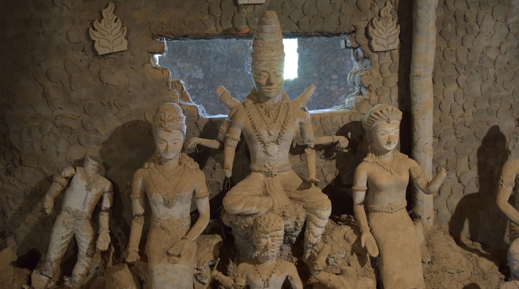 Inside the Jaws to Hell cave in Buddha Park there are hundreds of Buddhas. It is nice seeing history being so well preserved.
#travel #photography #buddhapark #buddhas #explore #discover #history #culture