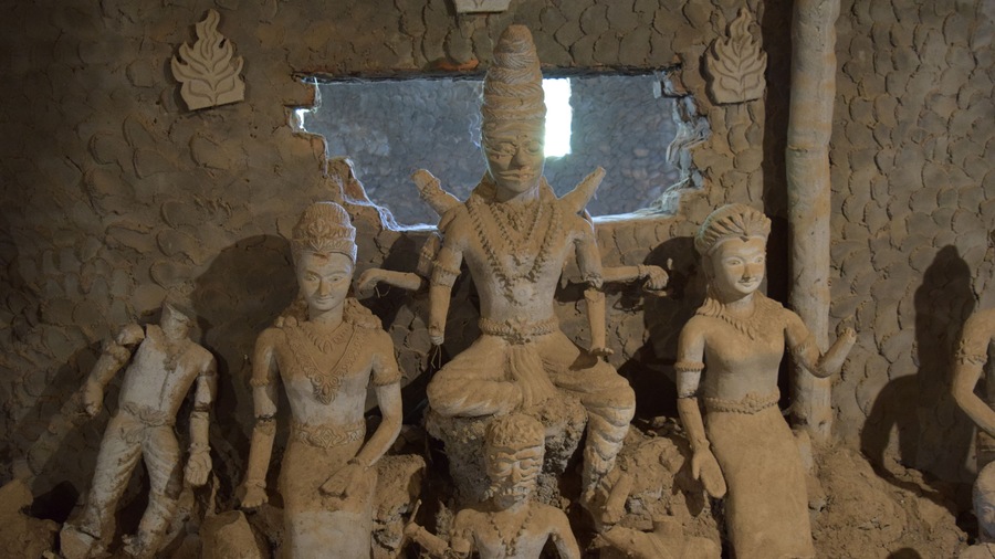 Inside the Jaws to Hell cave in Buddha Park there are hundreds of Buddhas. It is nice seeing history being so well preserved.
#travel #photography #buddhapark #buddhas #explore #discover #history #culture