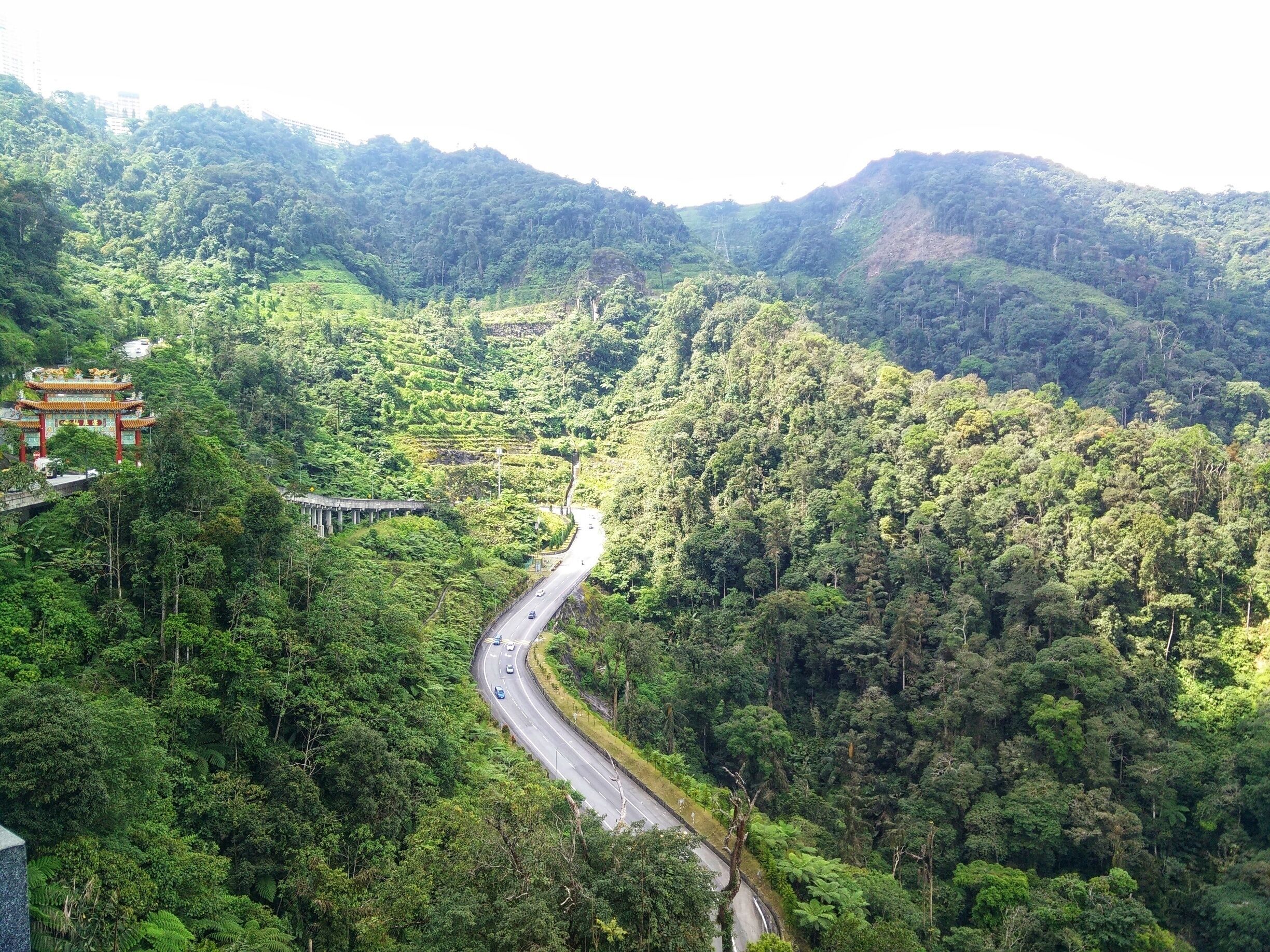 Away from city and enjoy monent in where cloud passes your eyes 
#green #lifeatexpedia #cloud #highland 