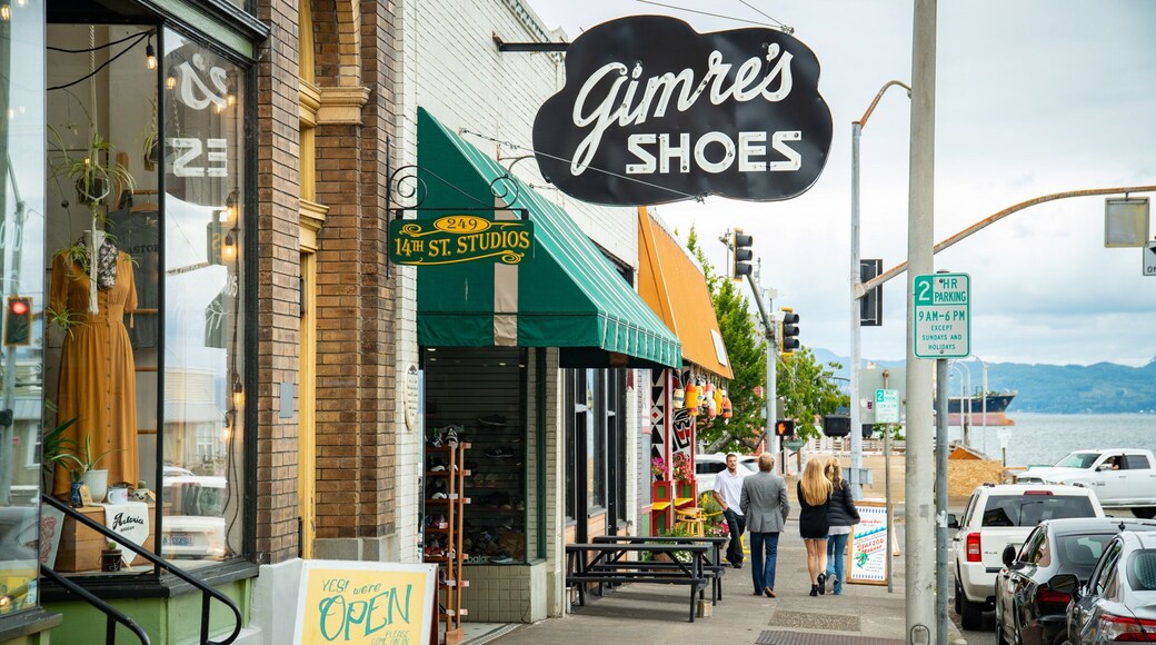 Astoria showing street scenes and signage