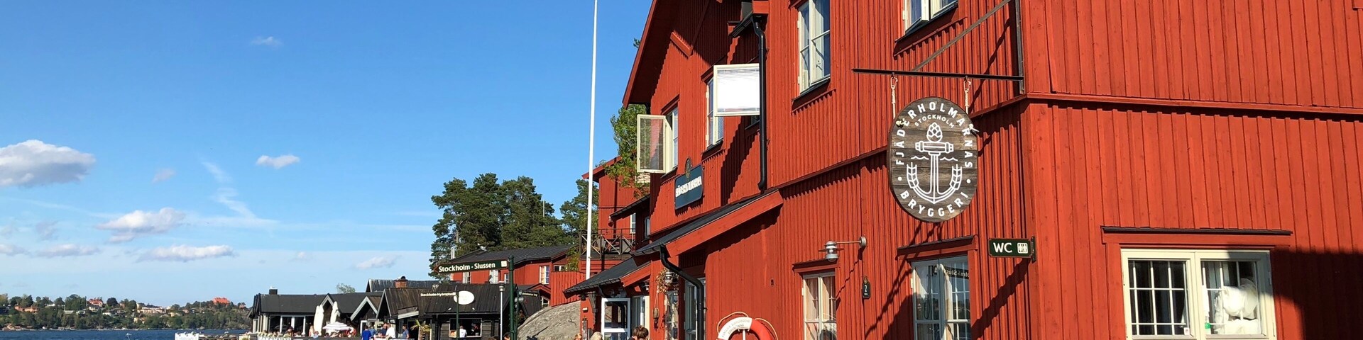 Fjäderholmarna, where the archipelago begins, only a 20-minute boat trip from downtown Stockholm. Many artisans have studios and stores in the center of the island. Fjäderholmarna provides a nice taste of the archipelago.