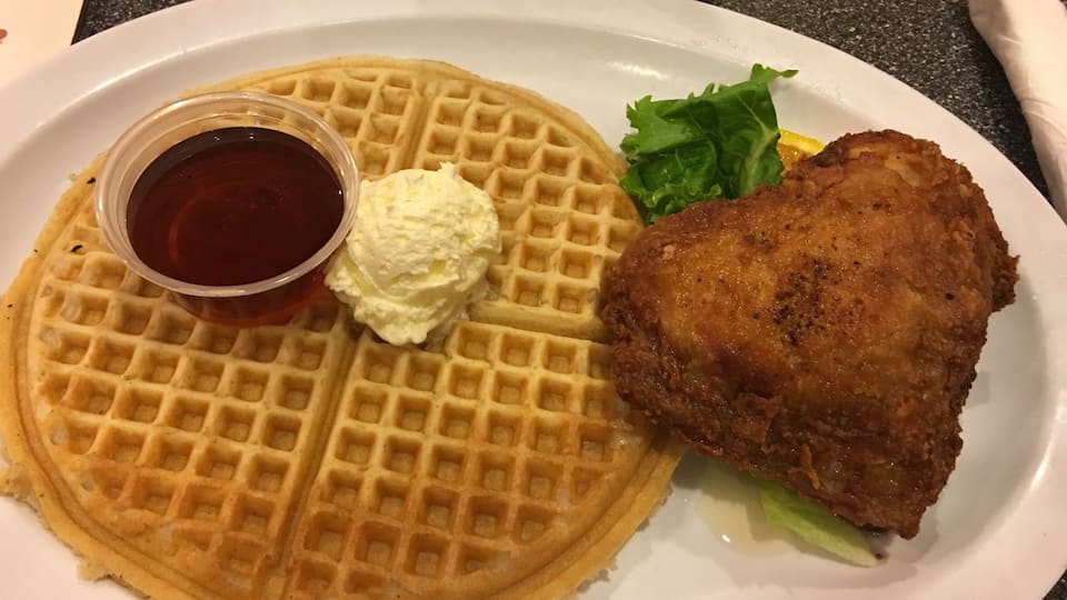 Yummy Chicken n Waffles😋#FoodFinds