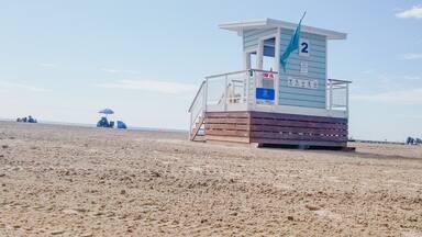 Cobourgh Beach, Ontario, Canada | Family Day Trip | Playground