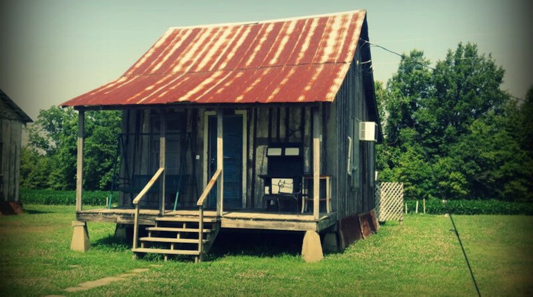 Stayed at the Tallahatchie Flats located 3 miles north of Greenwood, Mississippi on the banks of the Tallahatchie River on a Delta cotton plantation. An amazing experience! These dwellings are located in a beautiful landscape, overlooking a bend in the river, and are preserved examples of the small rural homes that once dotted the Delta countryside.