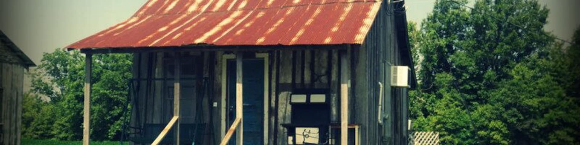 Stayed at the Tallahatchie Flats located 3 miles north of Greenwood, Mississippi on the banks of the Tallahatchie River on a Delta cotton plantation. An amazing experience! These dwellings are located in a beautiful landscape, overlooking a bend in the river, and are preserved examples of the small rural homes that once dotted the Delta countryside.