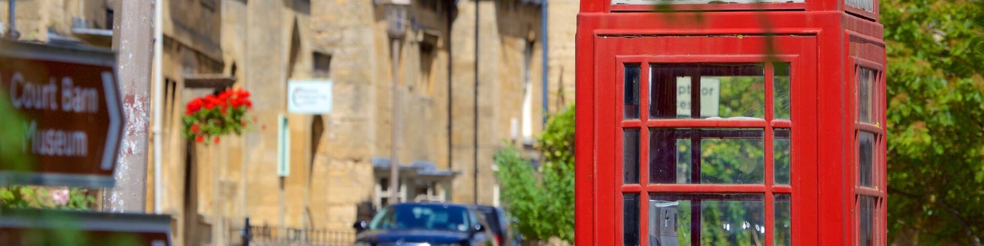 Chipping Campden johon kuuluu kyltit