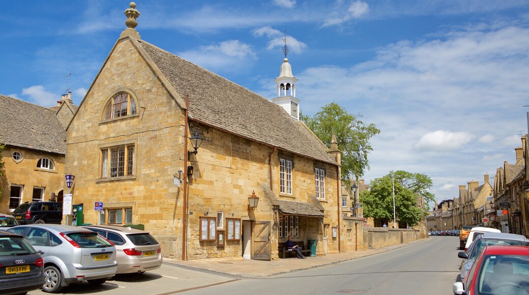 Chipping Campden que incluye escenas urbanas, elementos del patrimonio y una pequeña ciudad o pueblo
