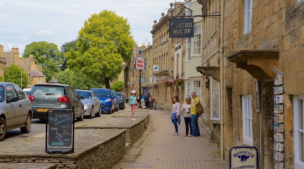 Chipping Campden ofreciendo una pequeña ciudad o pueblo, señalización y escenas urbanas