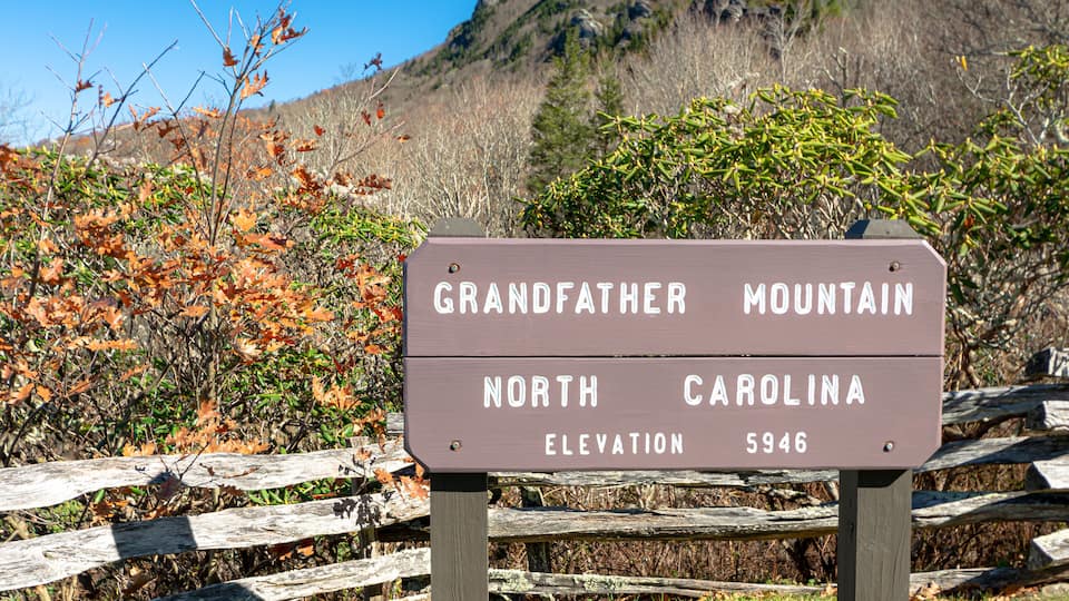 A sign indicating the elevation of Grandfather Mountain in North Carolina.