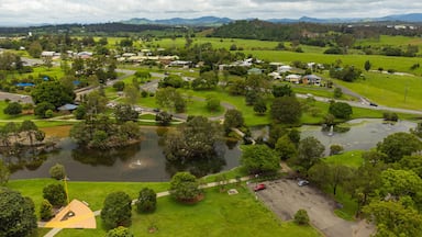 Gympie showing a small town or village, landscape views and a river or creek