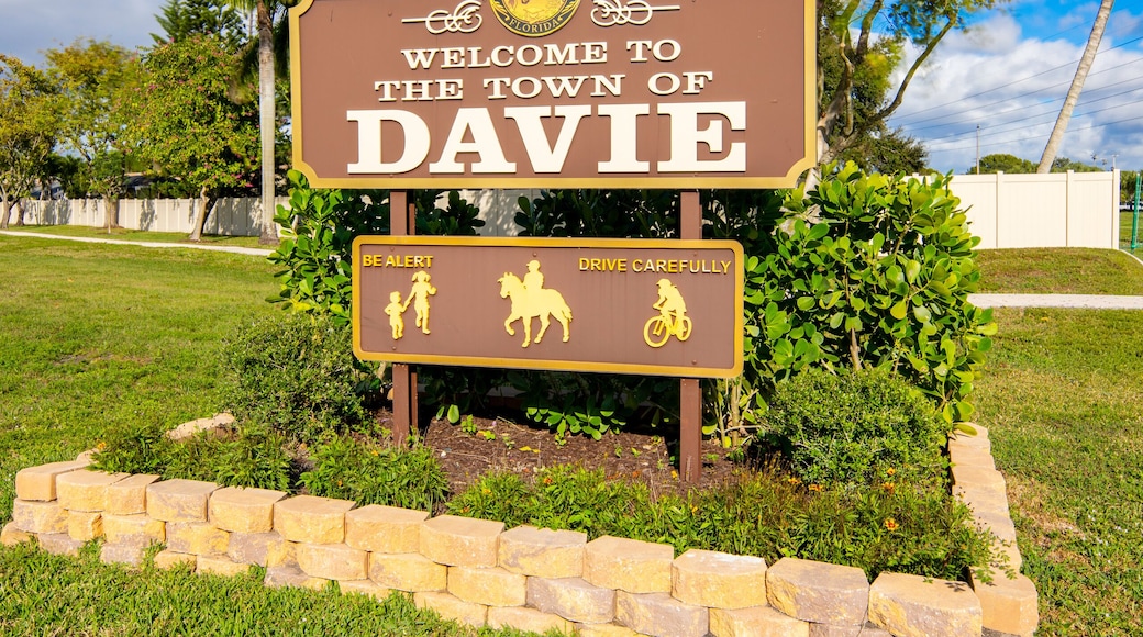 Welcome to the town of Davie Florida street sign