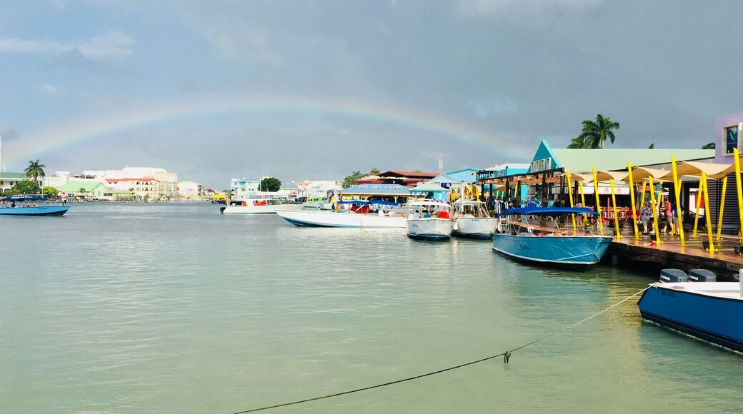 As soon as we reached the dock, it started to shower. The sun created this beautiful rainbow, which melted perfectly into the colorful Belize City. #culture #belize