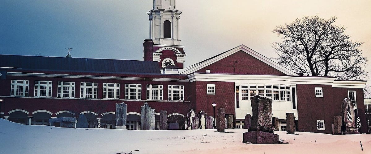 This beautiful church in the middle of a memorial cemetery looks phenomenal in winter. If get lucky with a colorful sunset your photos easily transform in paintings.
#perspectives #church #winter #landscape #MA #weston #eastcoast #snow #sunsets