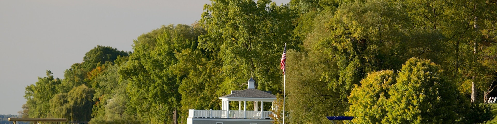 Aurora das einen Bucht oder Hafen, Park und See oder Wasserstelle
