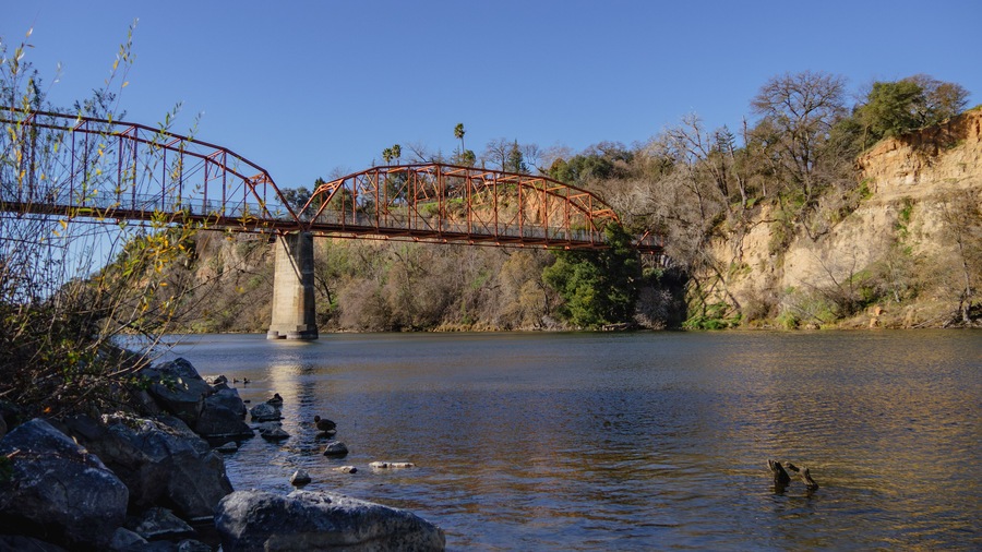 Fair Oaks bridge over the American river in California