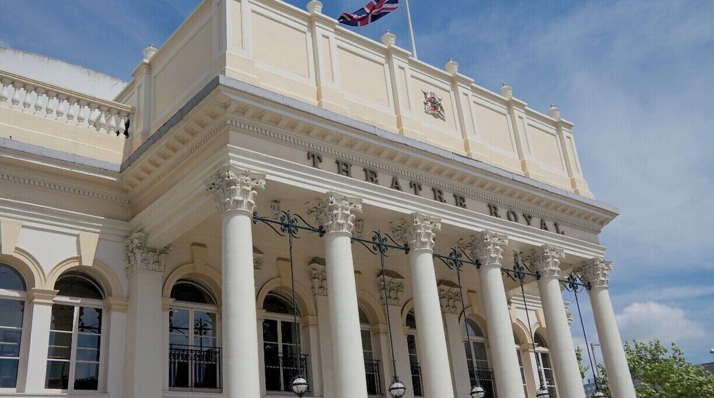 The Theatre Royal, is part of the city's Royal Centre, which also incorporates the Nottingham Royal Concert Hall.
The Theatre Royal attracts major touring dramas, opera, ballet, West End musicals and an annual pantomime.