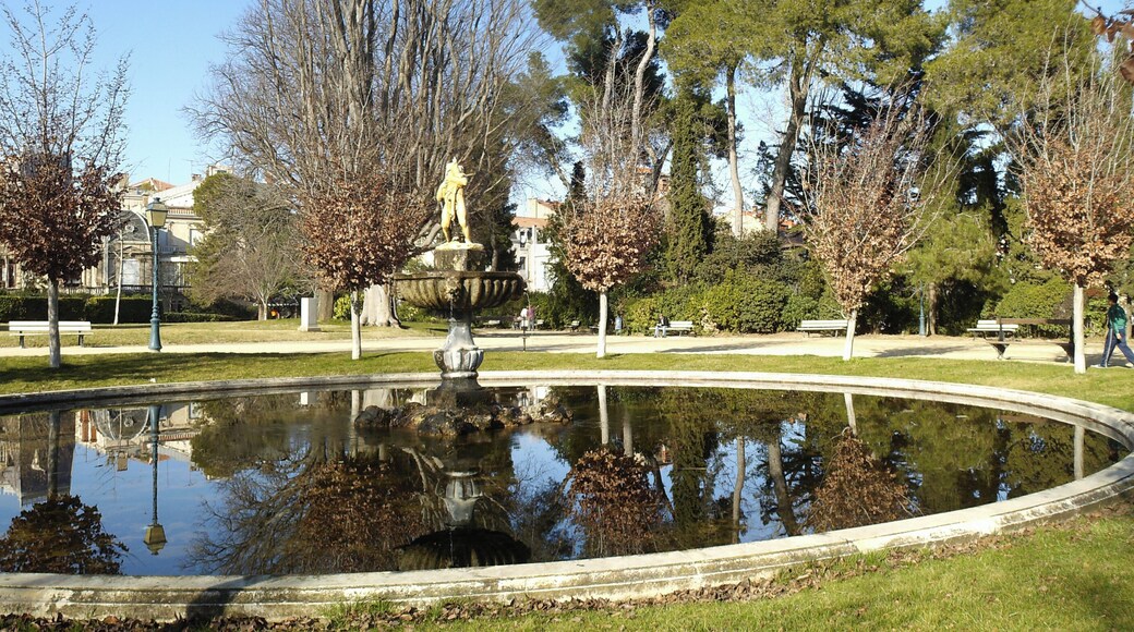 L'enfant au poisson, statue fontaine réalisée par Jean-Antonin Injalbert - Plateau de Poètes - Béziers - Hérault.