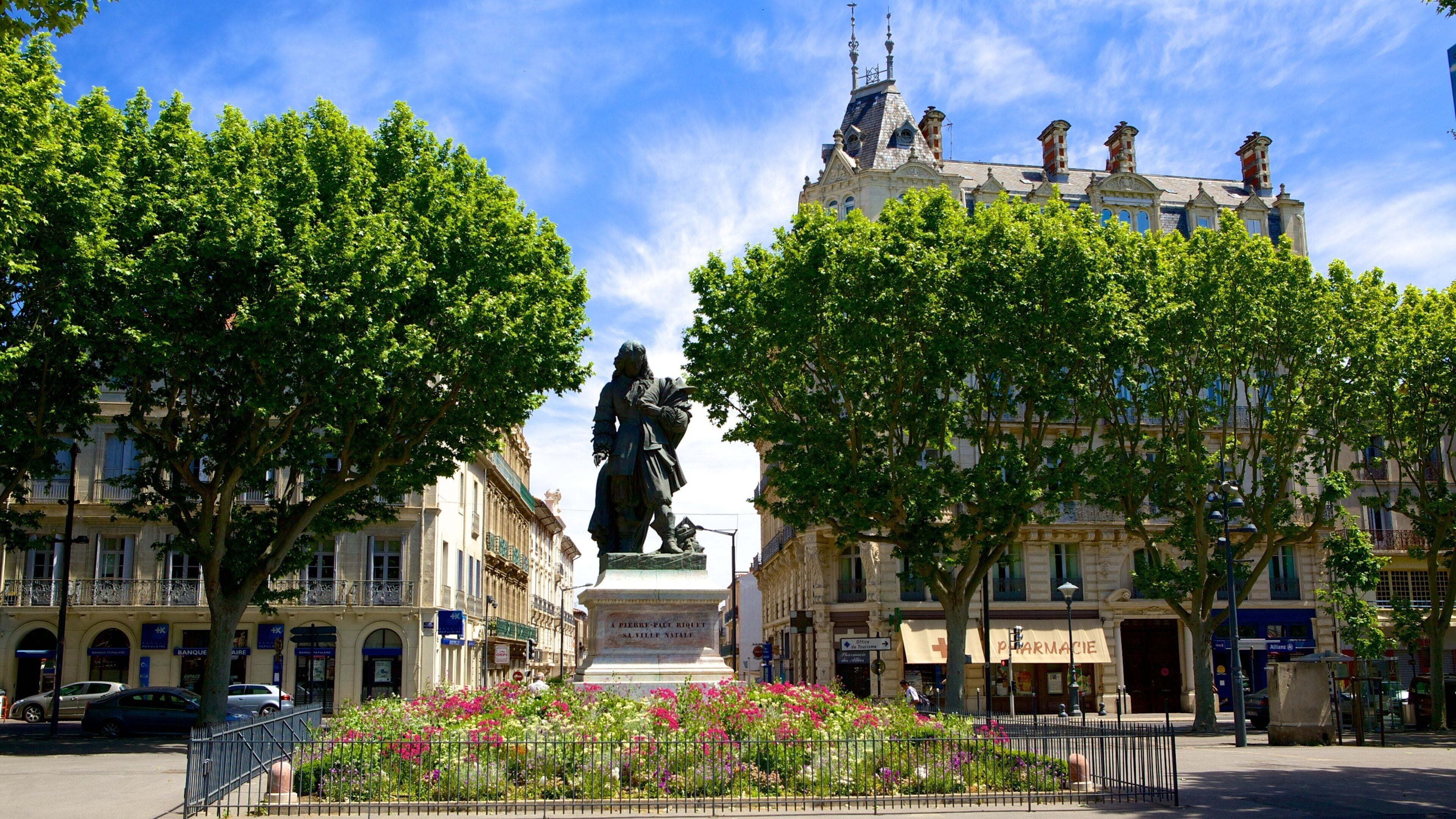 Beziers which includes a park, a statue or sculpture and a memorial