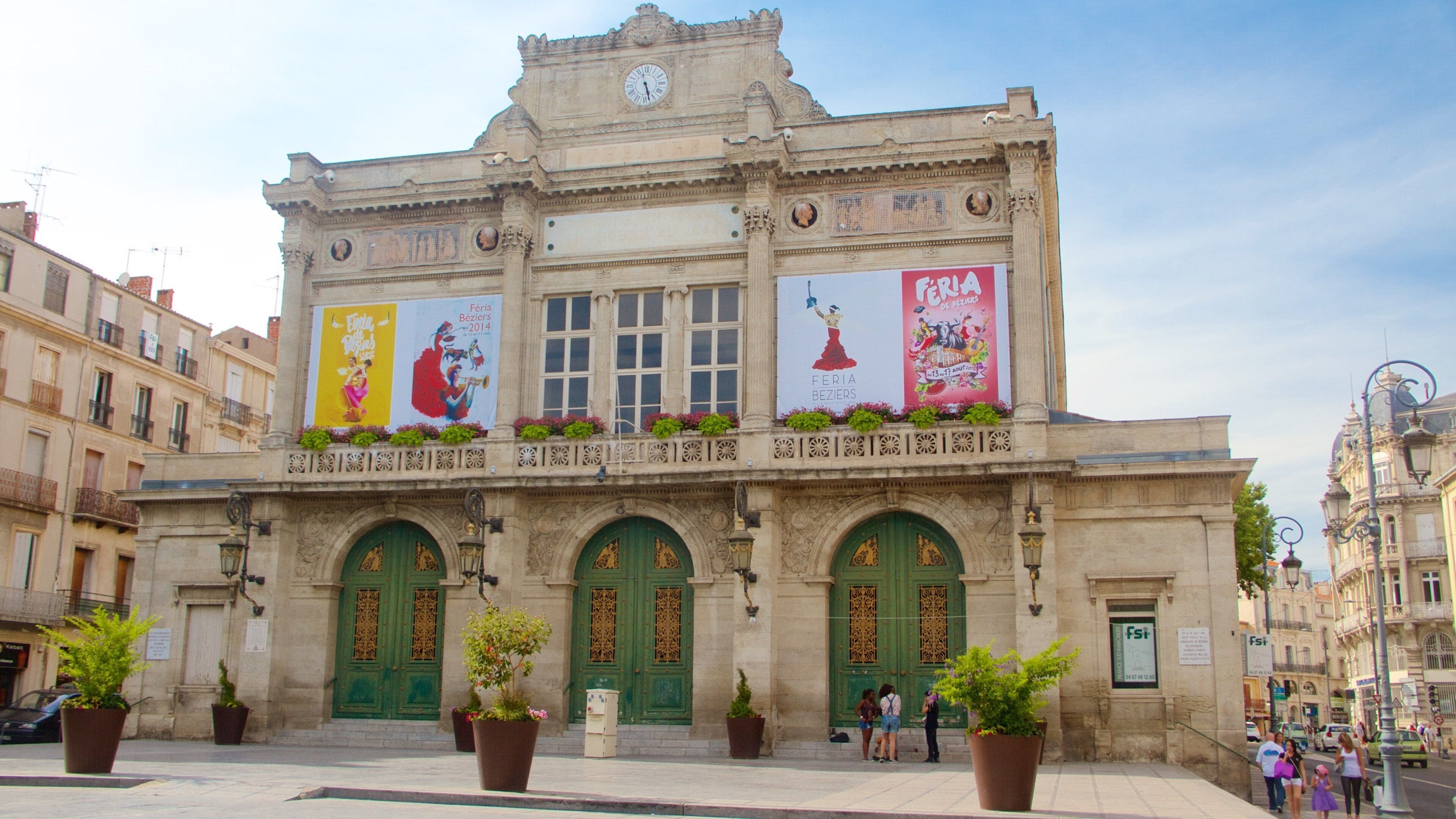 Beziers showing heritage elements and a city