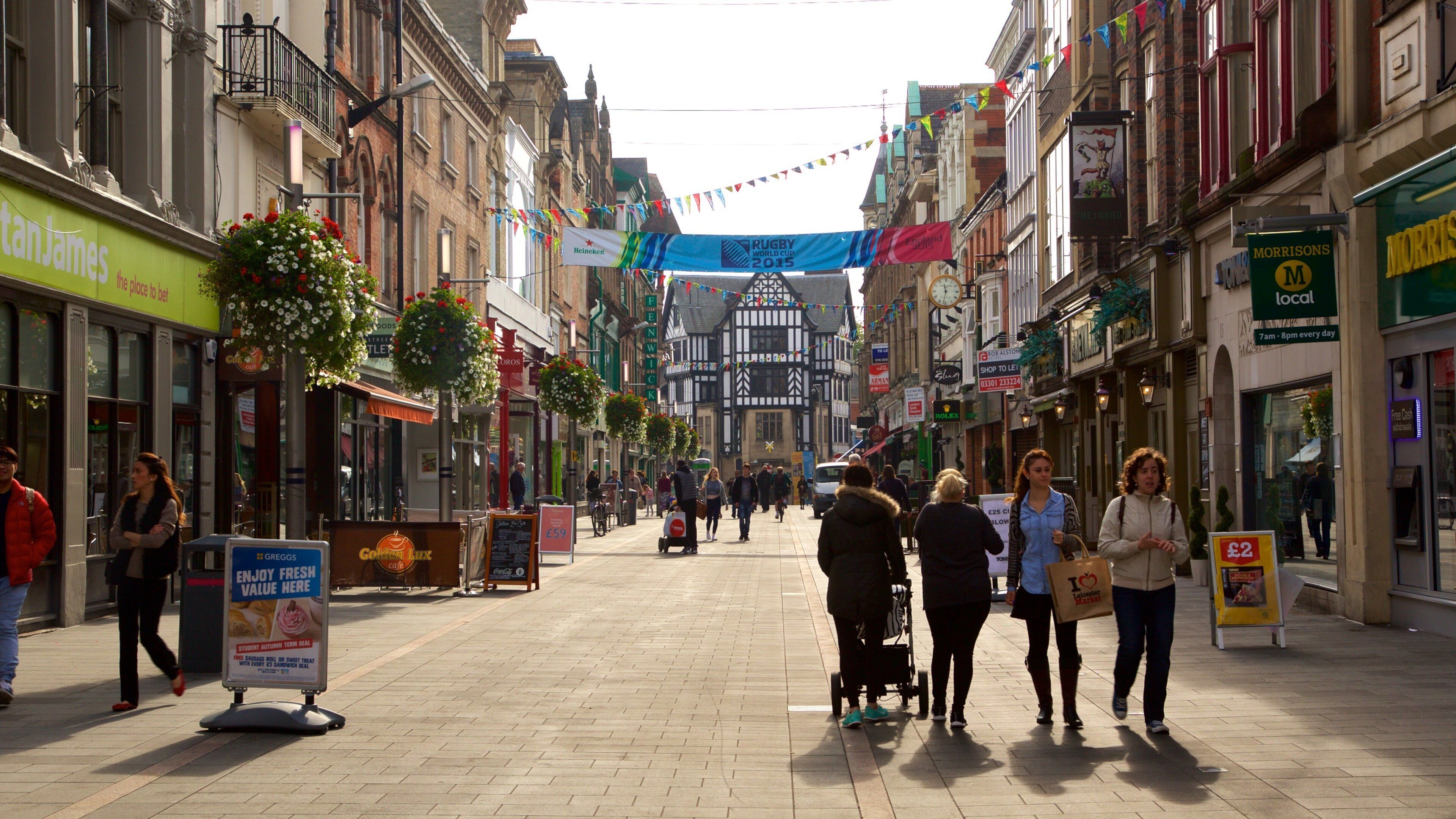 Leicester montrant scènes de rue et ville aussi bien que petit groupe de personnes