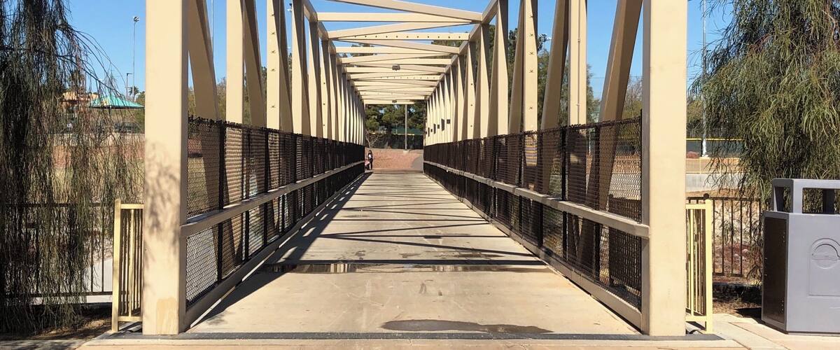 Waking bridge at the Arroyo Grande Park. (02/2020)