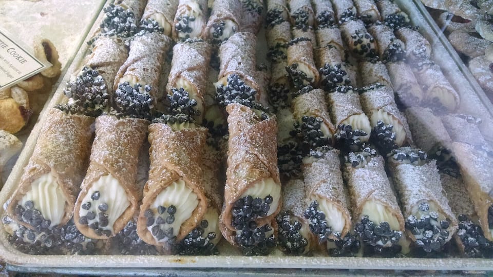 Holy Cannoli! The deserts here at Vincenza's are wonderful! If you are dieting, don't go here, the food is irresistible. If you want a tasty Italian meal with delicious desert, come hungry!