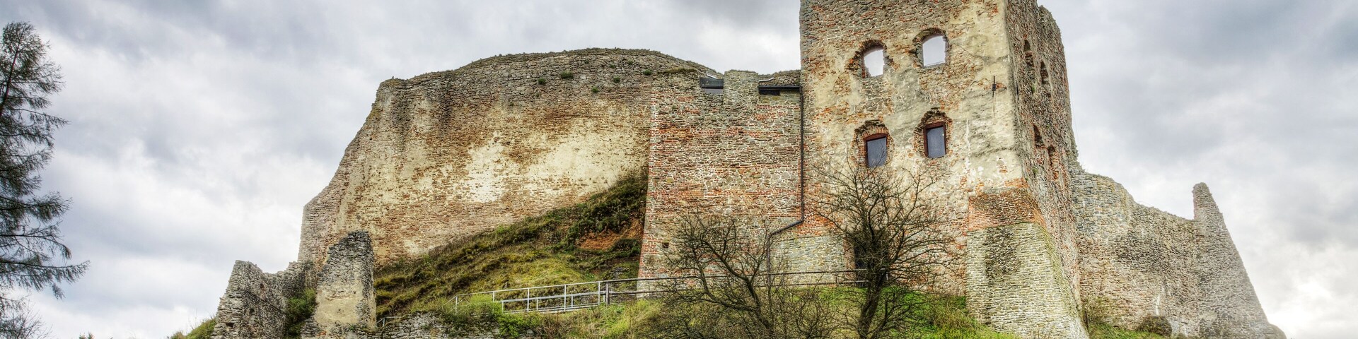 Czorsztyn castle ruins