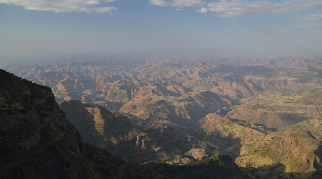 Amazing views over the Simien Mountains in Ethiopia.
#simien #mountains #ethiopia #NationalPark