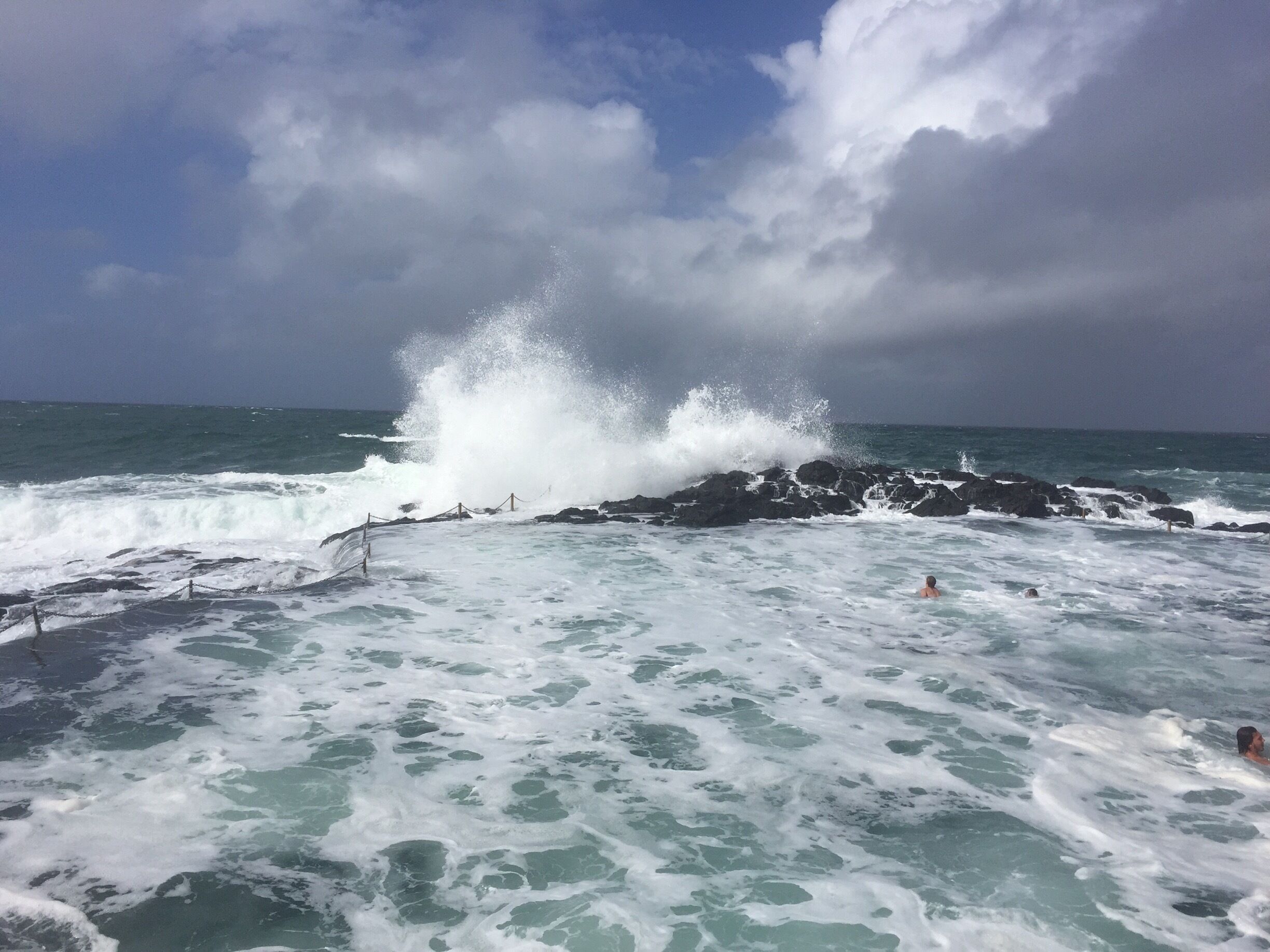 The waves crashing into the rock pool were huge!! 