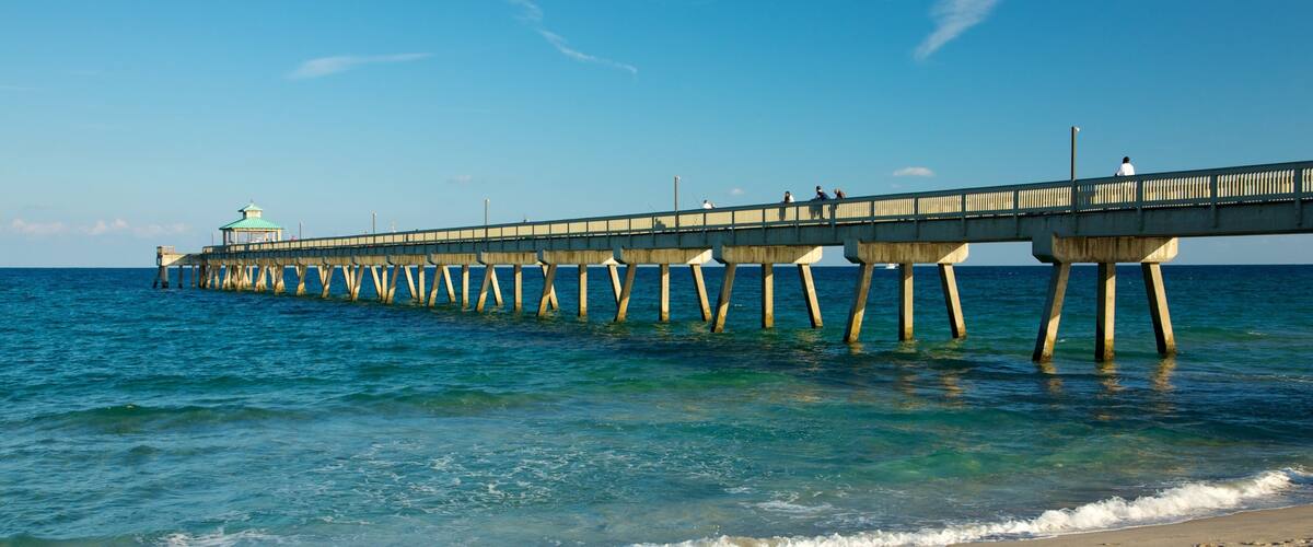 Deerfield Beach showing a beach
