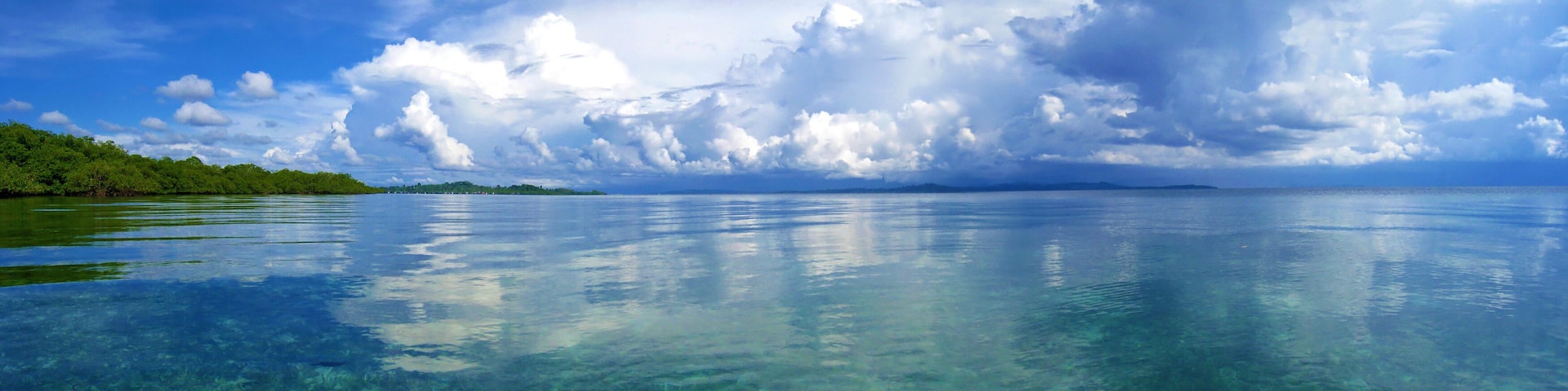 Seascape panorama in the archipelago of Bocas del Toro