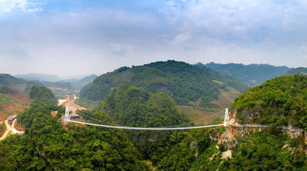 Cầu kính Bạch Long