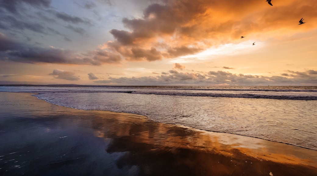 Pôr-do-sol na praia de Fútila em Cabinda, Angola