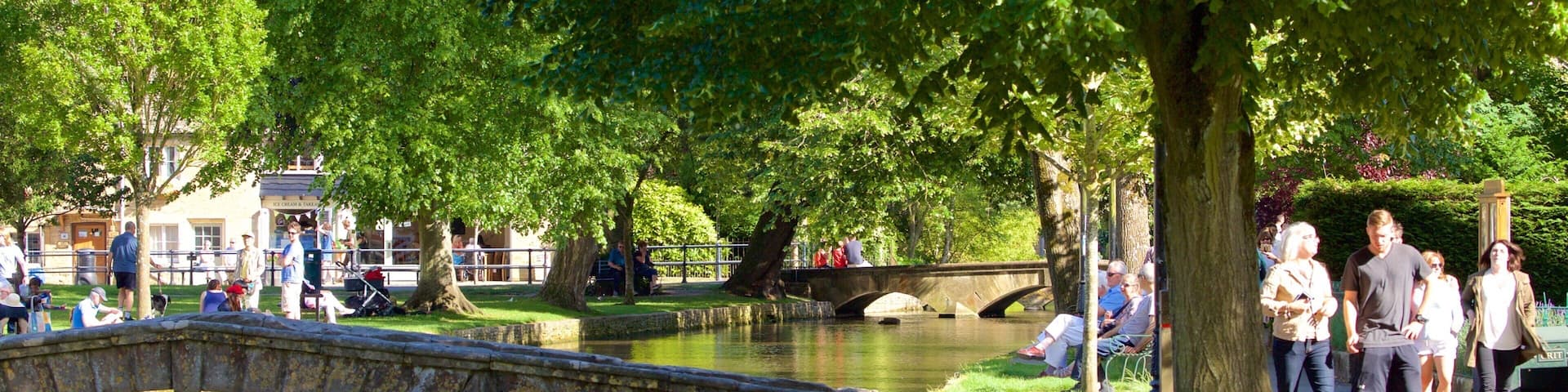 バートン オン ウォーター 表示 橋, 河あるいは小川 と 庭園