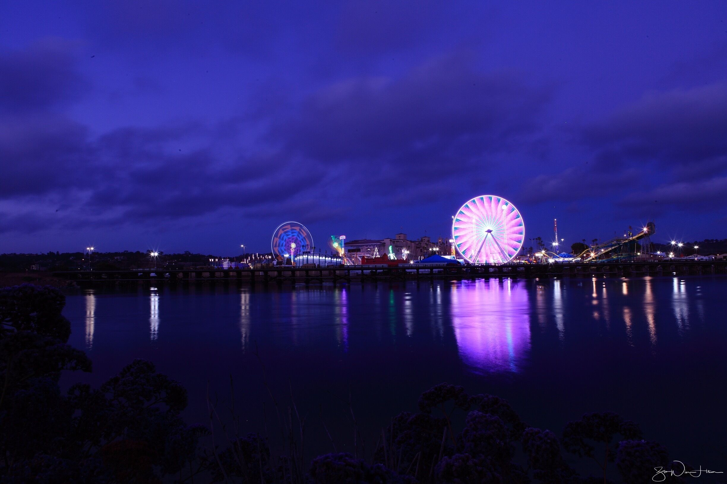 San Diego county fair at Del Mar fair ground opened on June 2 this year and it is one moth long fair every year. 4th of July which is the Independence Day of the US is the closing ceremony of fair. Various kinds of foods, drinks, music and games are presented and of course my favorite is food. If you're in LA or San Diego go check it out. #beachbound
