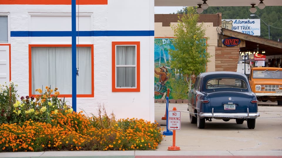 Williams featuring street scenes