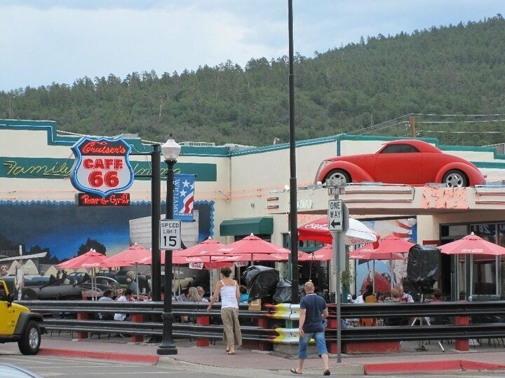 #Red #Lifeatexpedia
This quiet little town is fun to stop in along Route 66.