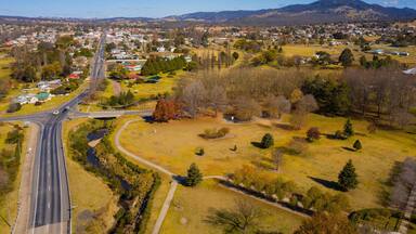 Tenterfield which includes a garden and landscape views