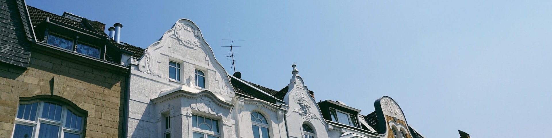 Much of Dusseldorf was destroyed during WWII but you can still see old architecture in some neighborhoods.
This neighborhood near Belsenplatz on the U-Bahn is a quiet area with beautiful buildings and trees lining the streets, such as Barmerstrasse, Glücksbergerstrasse and Steffenstrasse.